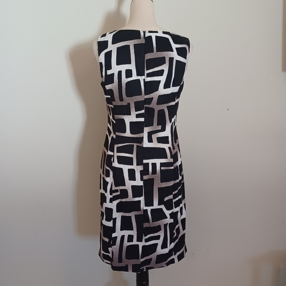 IZ Byer Black and White Abstract Sleeveless Midi Dress Size 8 - Picture 3 of 6